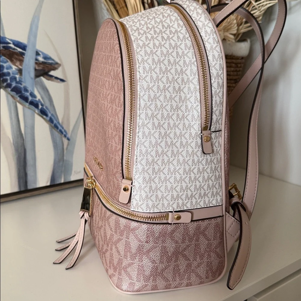 NWT🫦Michael Kors Rhea Zip Medium Color-block Logo Backpack  One Size